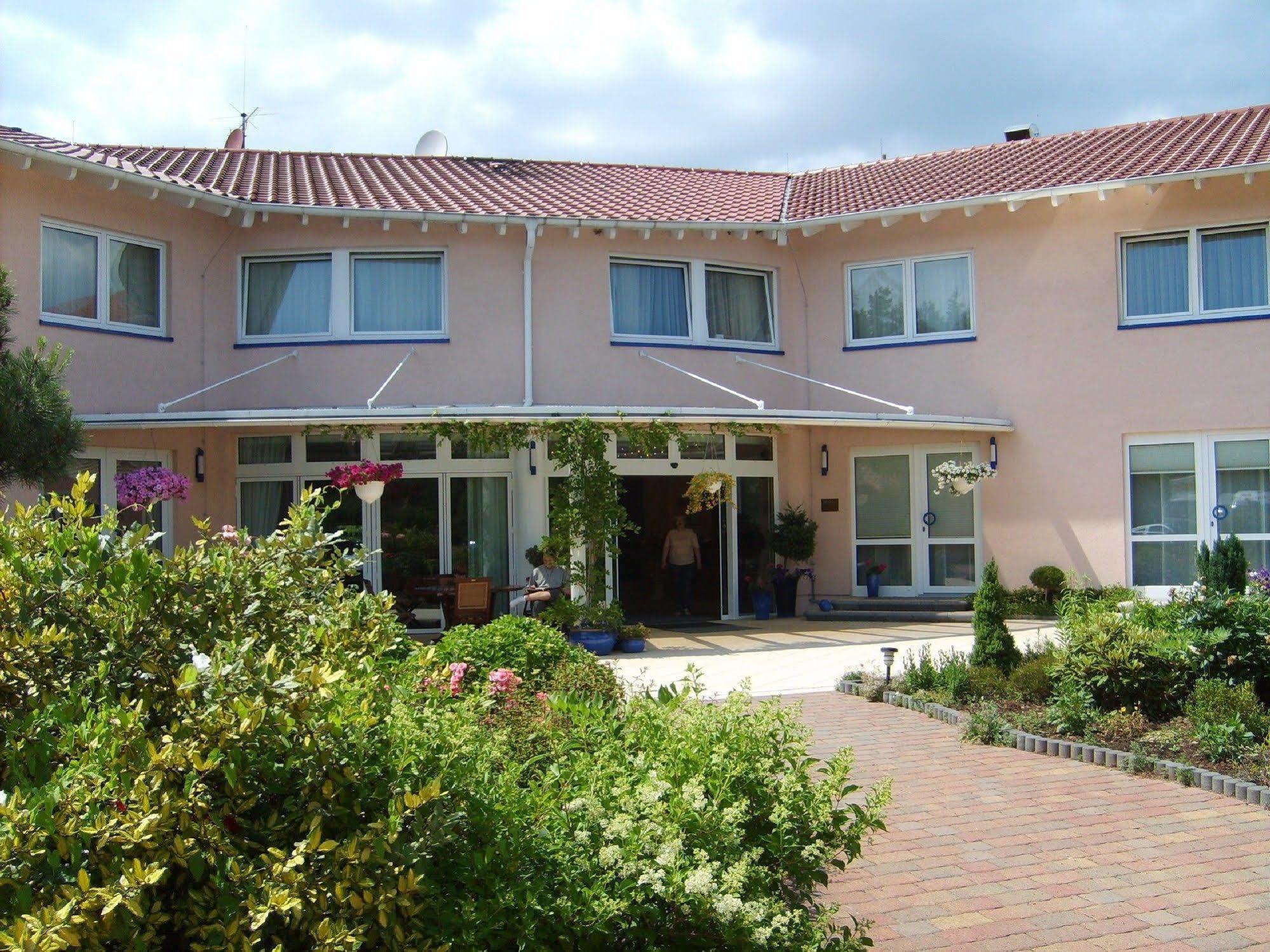 Hotel Circle Inn Ramstein-Miesenbach Buitenkant foto