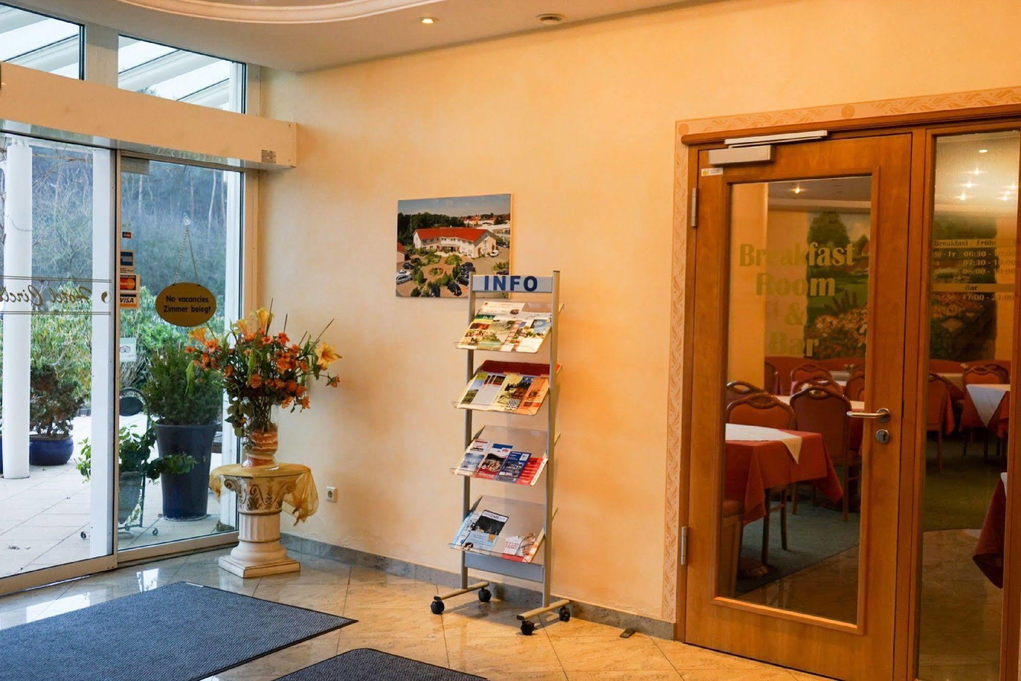 Hotel Circle Inn Ramstein-Miesenbach Buitenkant foto